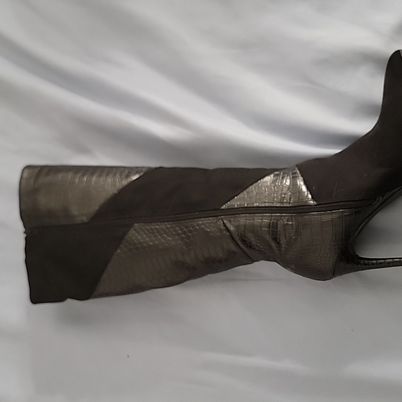 Boots - Picture 6 of 10